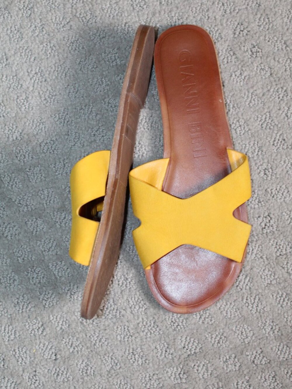 Gianni Bini Size 9M Yellow Nubuck Leather Flat Slide Sandals